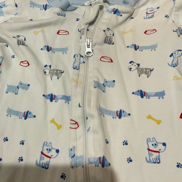 KISSY KISSY ZIPPERED SLEEPER IN SIZE 6-9 MONTHS - Picture 3 of 4